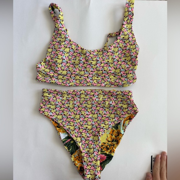 MAAJI set summer snaps Donna Suzy Q bikini high rise bottom - Picture 3 of 3